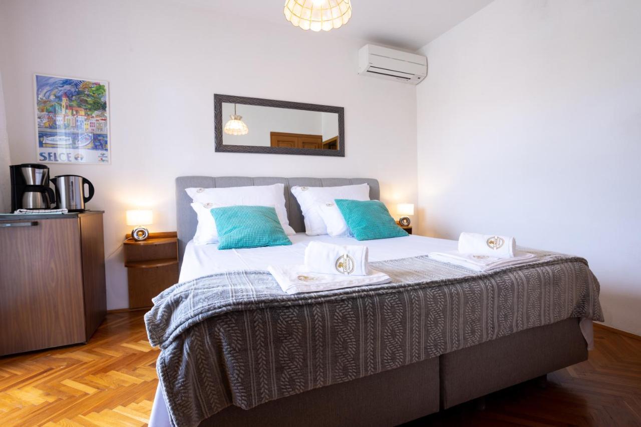 Apartments Lonzor I Селце Экстерьер фото