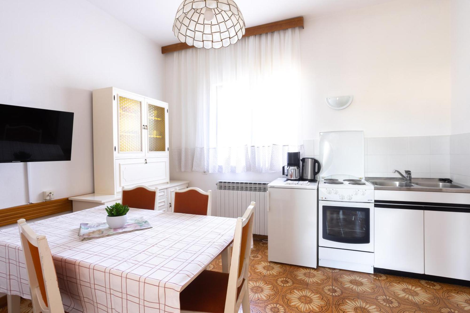 Apartments Lonzor I Селце Экстерьер фото